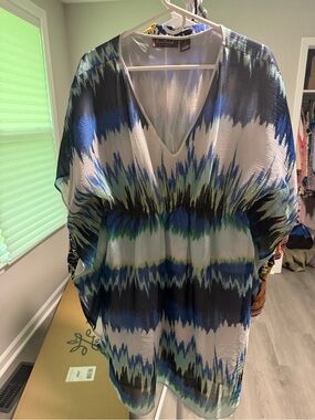 Speed Control Blue and Yellow Patterned V-Neck Tunic